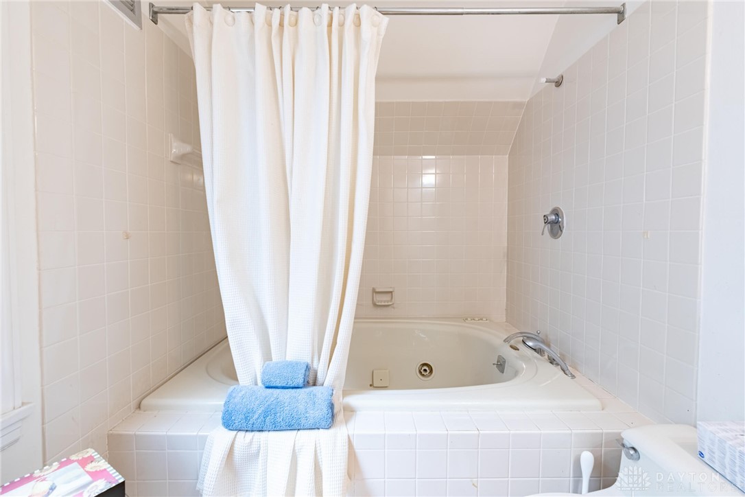 253 West Stroop Road Dayton, OH 45429 - Photo 26 of 34 En Suite Bth