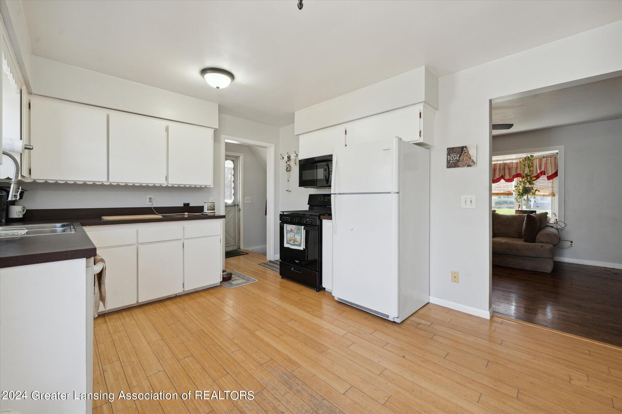 2276 Reed Street Lansing, MI 48911 - Photo 10 of 40 10-2276-Reed-St-Lansing-MI-48911-WindowS