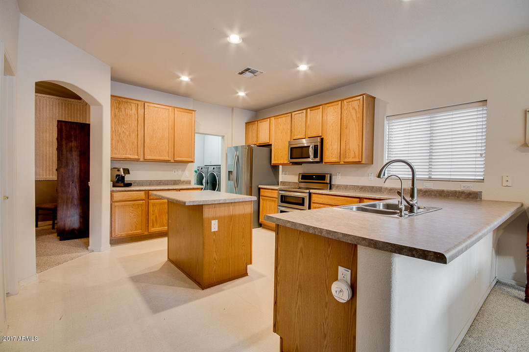988 South Roles Drive Gilbert, AZ 85296 - Photo 11 of 72 11-Rolls