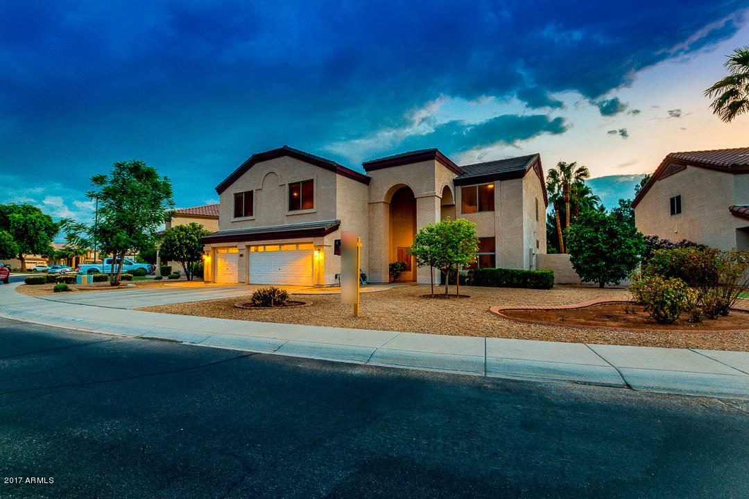 988 South Roles Drive Gilbert, AZ 85296 - Photo 2 of 72 02-Rolls