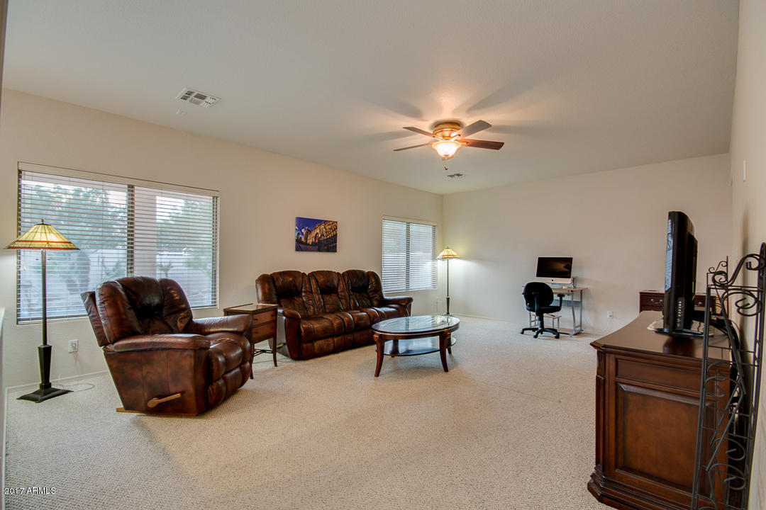 988 South Roles Drive Gilbert, AZ 85296 - Photo 21 of 72 21-Rolls