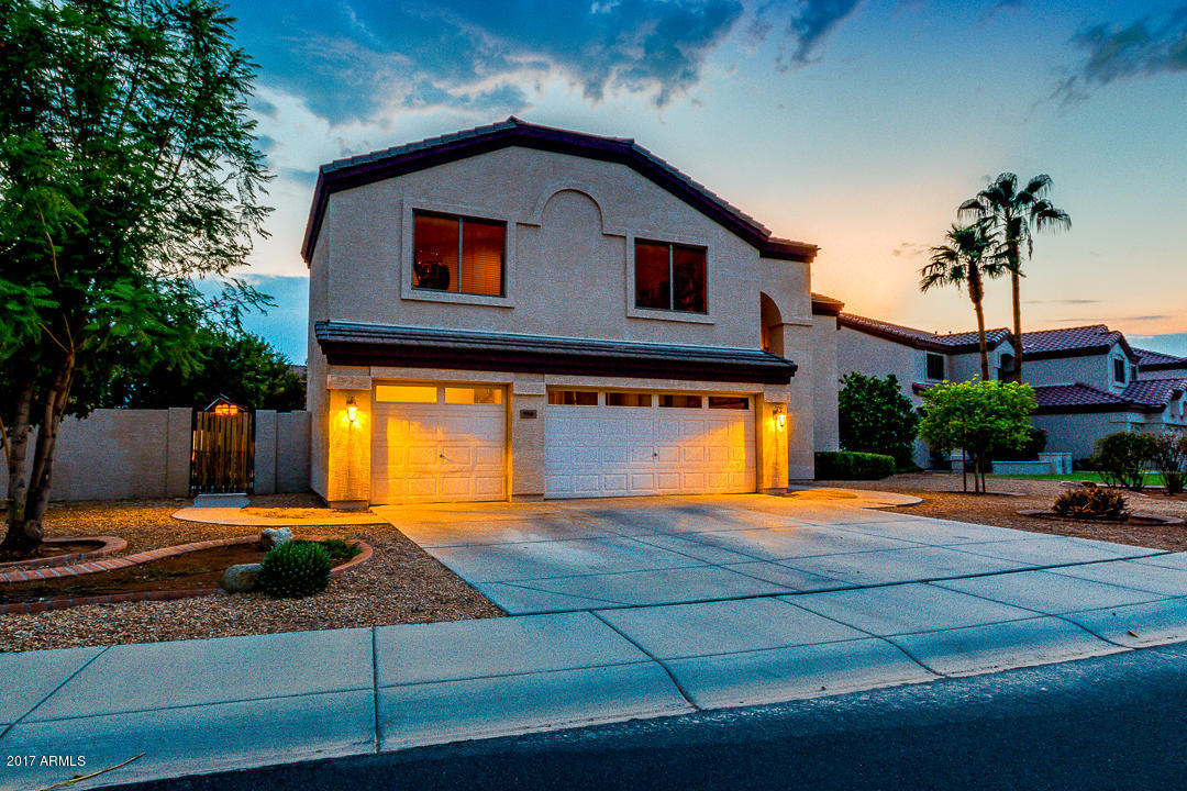 988 South Roles Drive Gilbert, AZ 85296 - Photo 3 of 72 03-Rolls