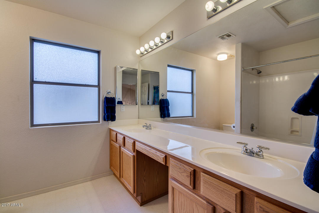 988 South Roles Drive Gilbert, AZ 85296 - Photo 39 of 72 39-Rolls