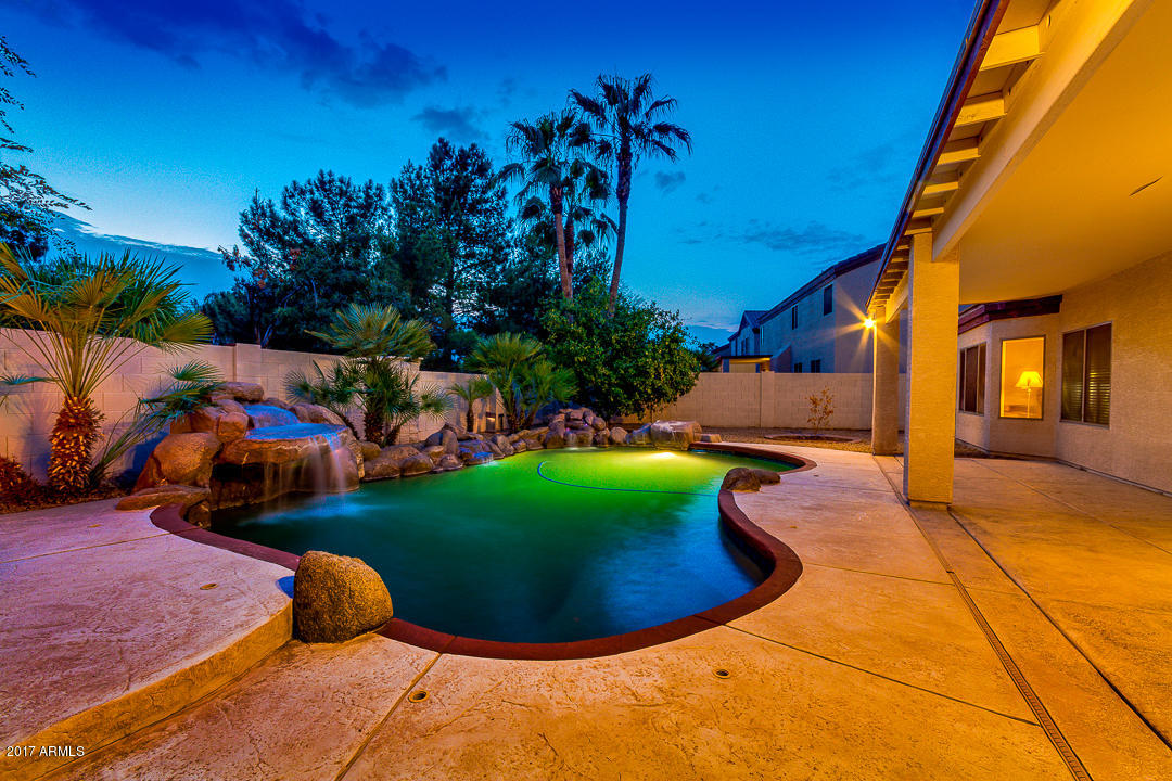 988 South Roles Drive Gilbert, AZ 85296 - Photo 50 of 72 52-Rolls