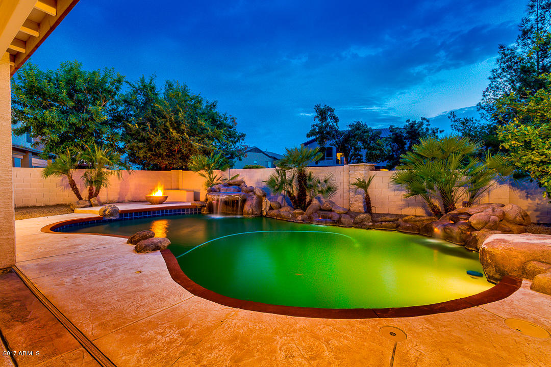 988 South Roles Drive Gilbert, AZ 85296 - Photo 51 of 72 53-Rolls