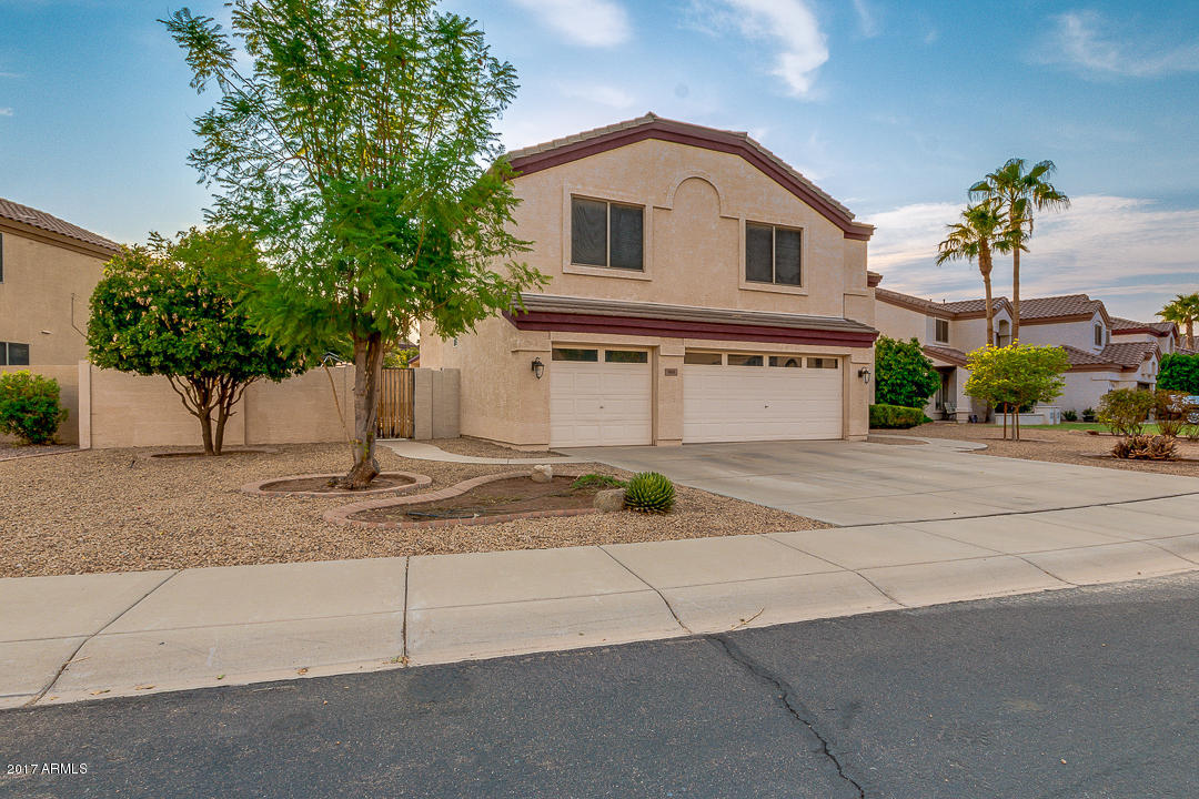 988 South Roles Drive Gilbert, AZ 85296 - Photo 6 of 72 06-Rolls