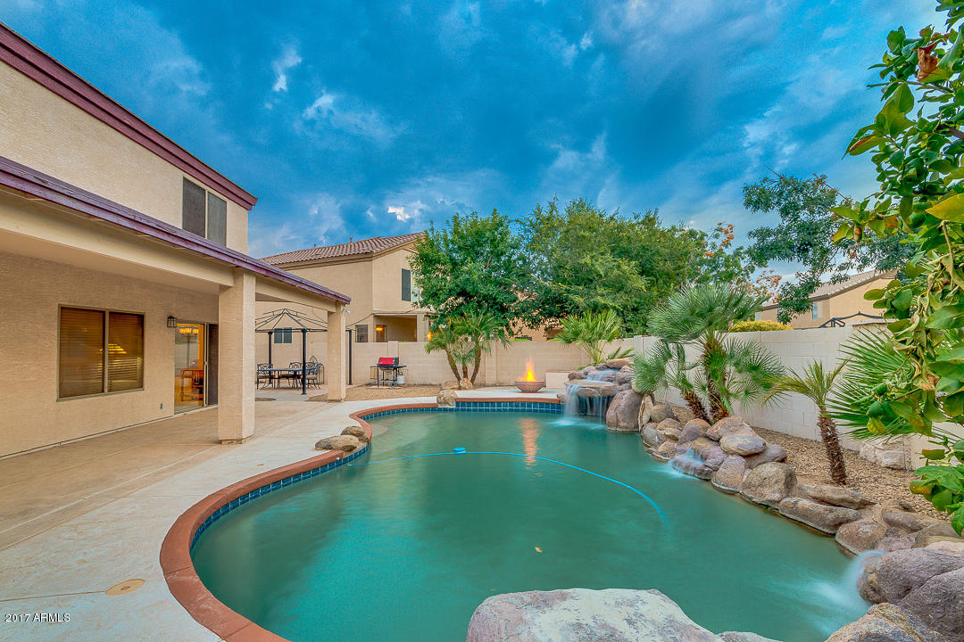 988 South Roles Drive Gilbert, AZ 85296 - Photo 61 of 72 63-Rolls
