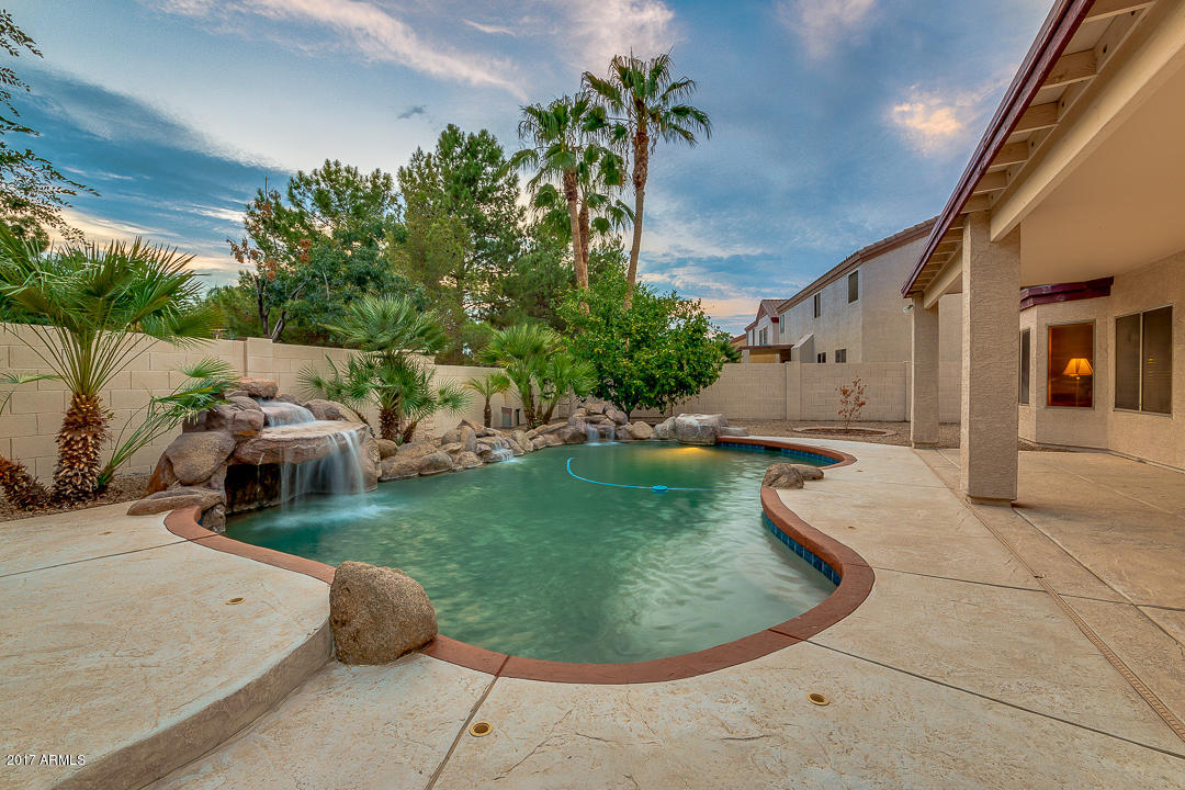 988 South Roles Drive Gilbert, AZ 85296 - Photo 63 of 72 65-Rolls