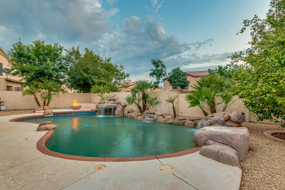 988 South Roles Drive Gilbert, AZ 85296 - Photo 64 of 72 66-Rolls