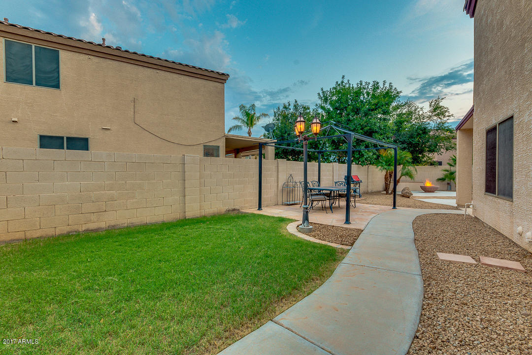 988 South Roles Drive Gilbert, AZ 85296 - Photo 67 of 72 69-Rolls