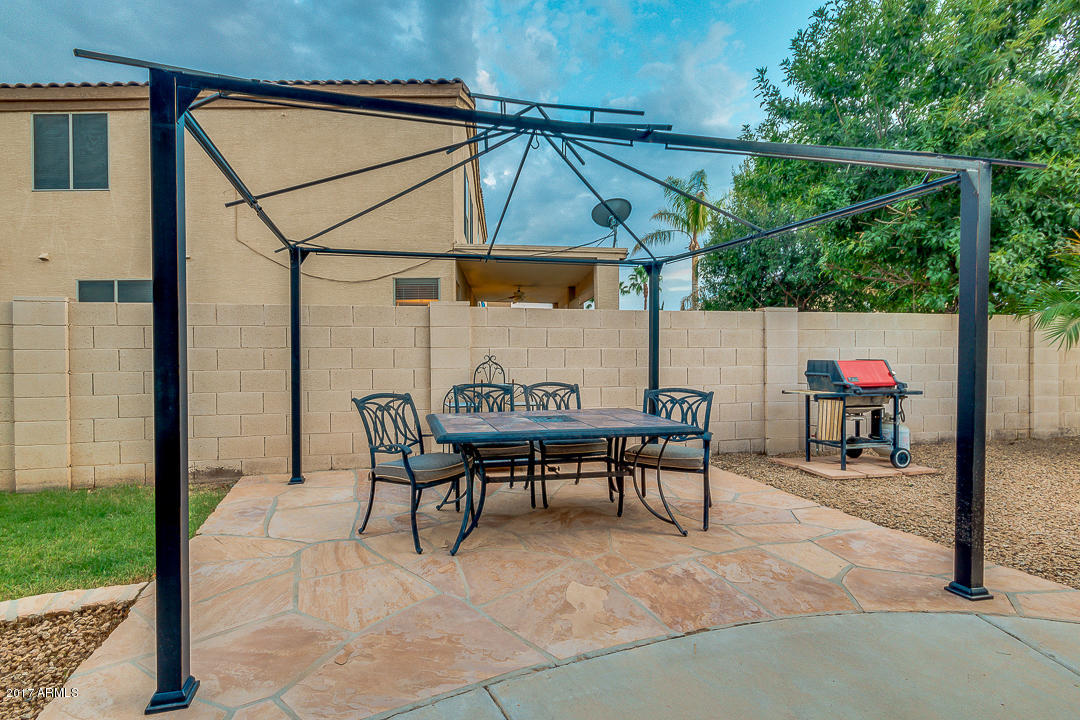 988 South Roles Drive Gilbert, AZ 85296 - Photo 68 of 72 70-Rolls