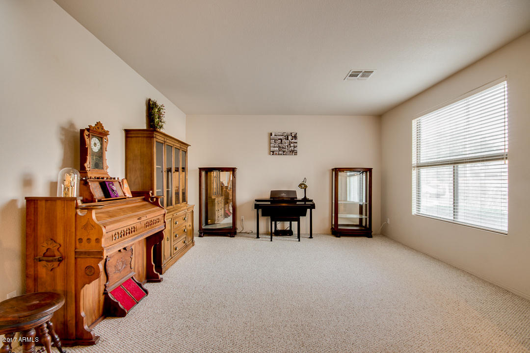 988 South Roles Drive Gilbert, AZ 85296 - Photo 8 of 72 08-Rolls