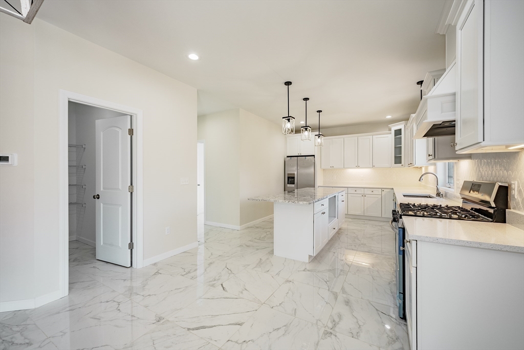 74 West Crystal Brook Drive Springfield, MA 01118 - Photo 6 of 31