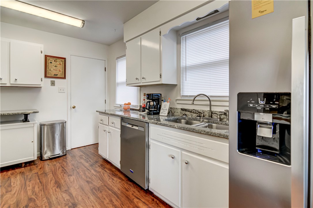 5 East Pepperidge Court Decatur, IL 62521 - Photo 9 of 24 Kitchen