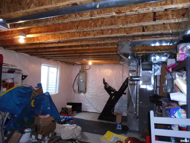 $345,000 | 119 14th Avenue, De Witt, IA 52742