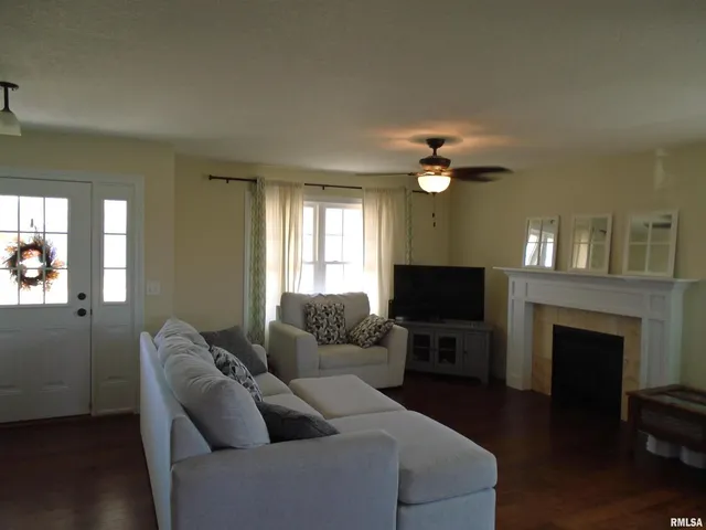 $345,000 | 119 14th Avenue, De Witt, IA 52742