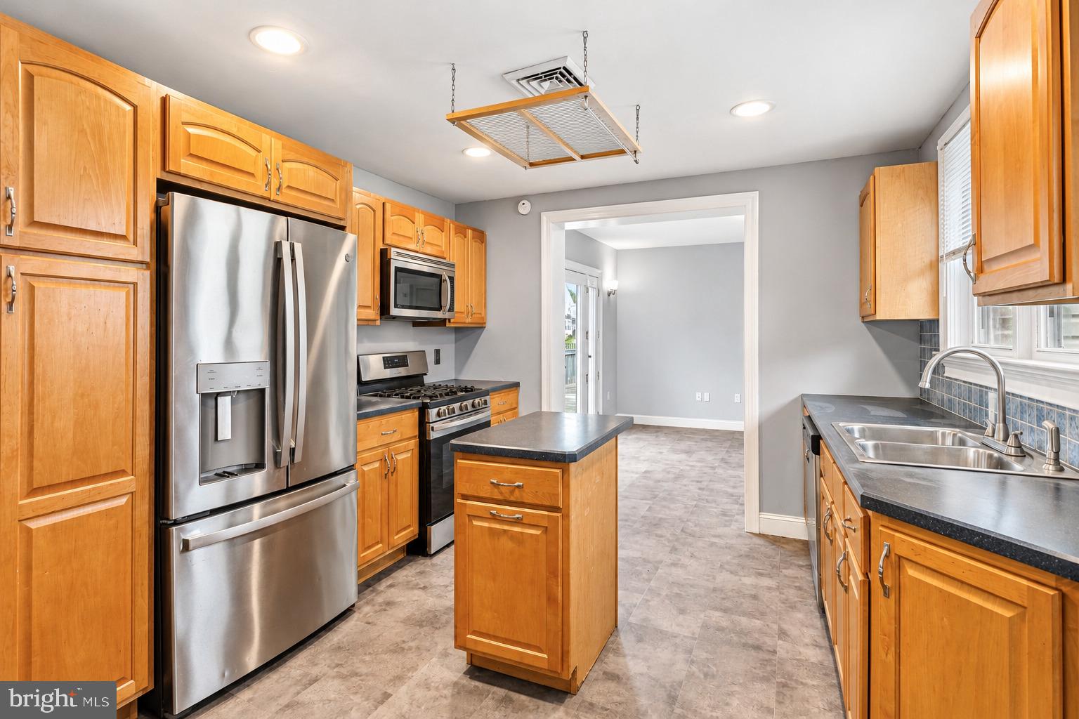 1443 Rhawn Street Philadelphia, PA 19111 - Photo 6 of 25 Gallery Image 6