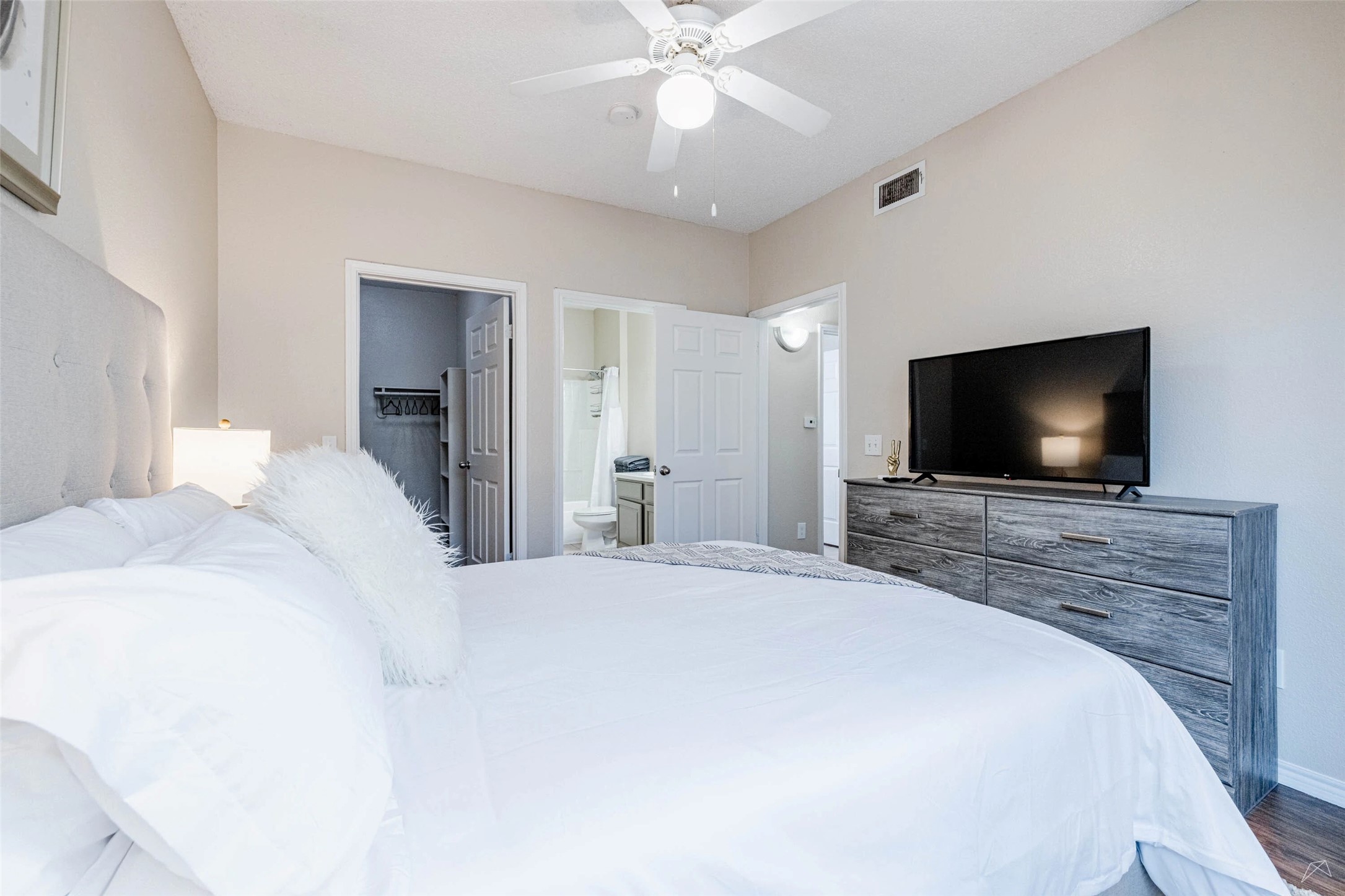 11908 Anderson Mill Road, Unit 312 Cedar Park, TX 78613 - Photo 21 of 25 a bedroom with a bed and a flat screen tv