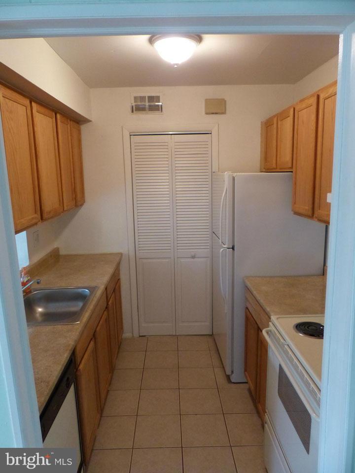125 Hammershire Road, Unit C Reisterstown, MD 21136 - Photo 26 of 30 Kitchen-tiled floor