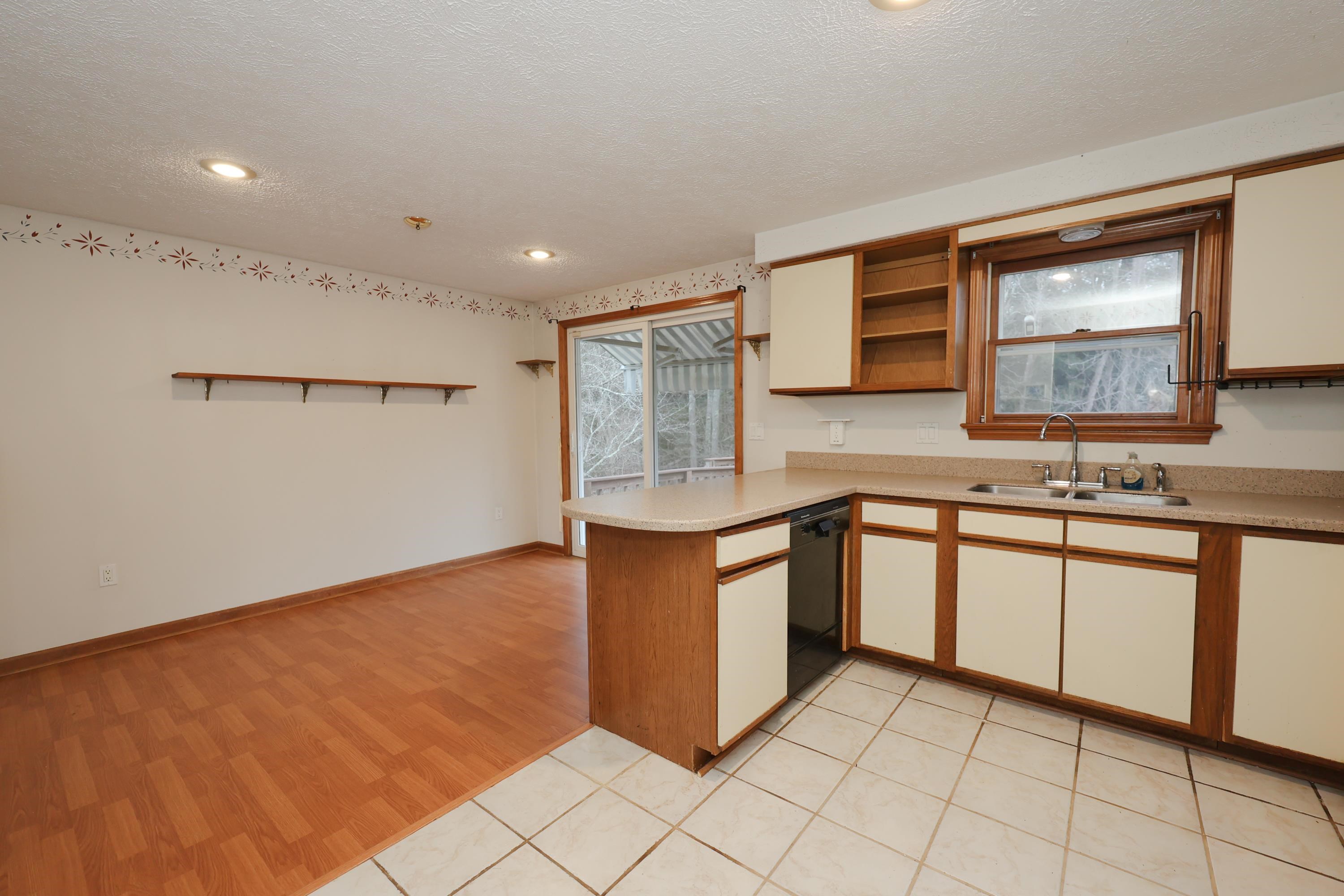 197 Charlotte Street Manchester, NH 03103 - Photo 11 of 18