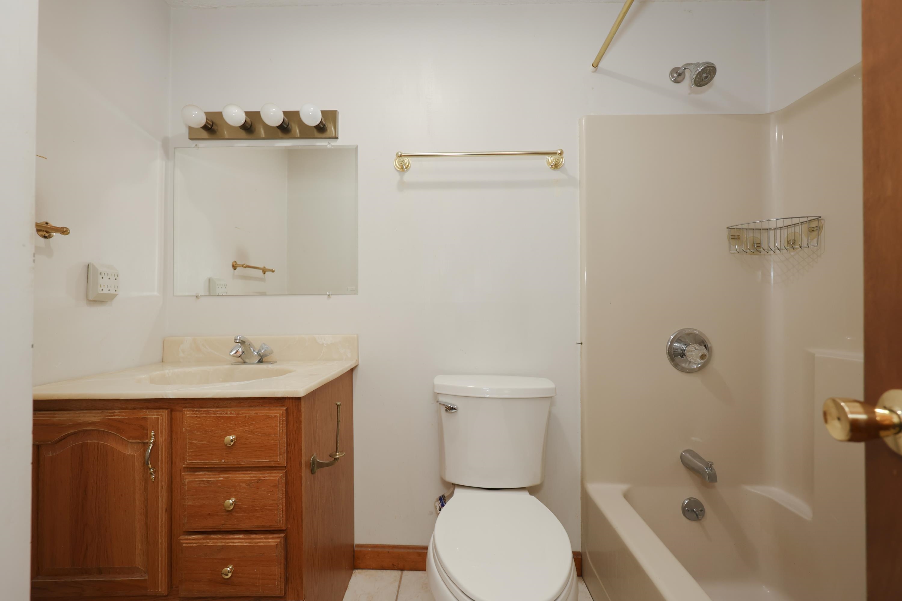197 Charlotte Street Manchester, NH 03103 - Photo 3 of 18