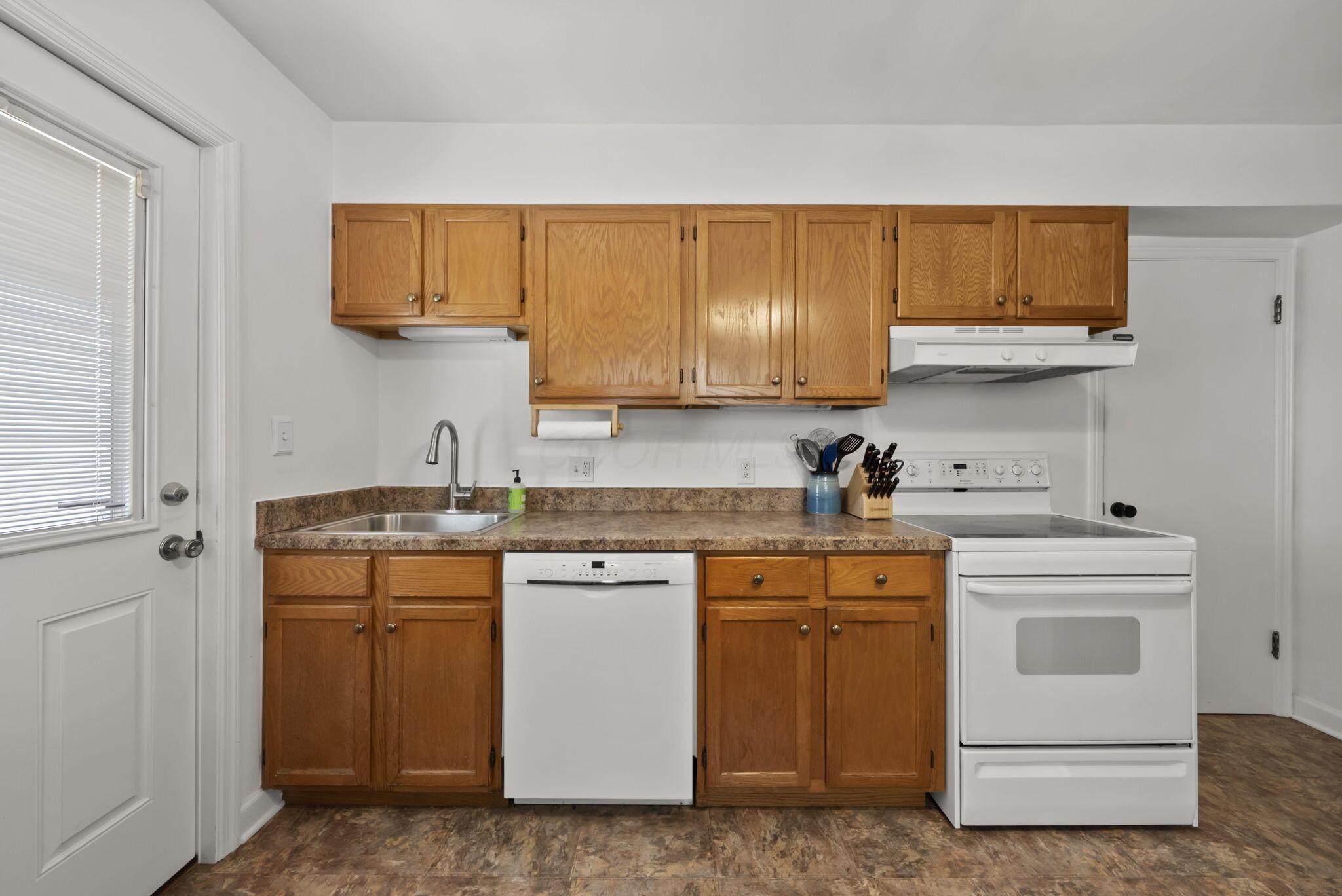 153 Chase Road Columbus, OH 43214 - Photo 11 of 34 Kitchen
