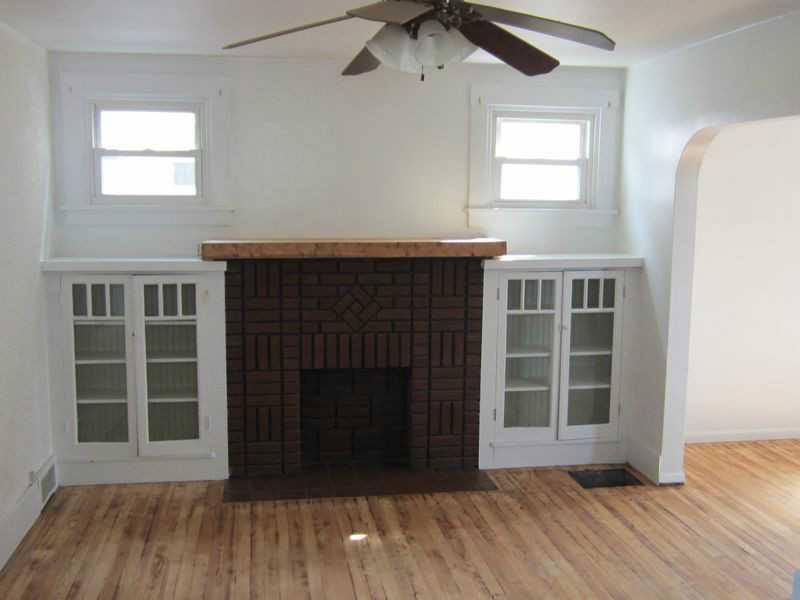 418 Virginia Avenue Rochester, PA 15074 - Photo 3 of 13 Living Room.