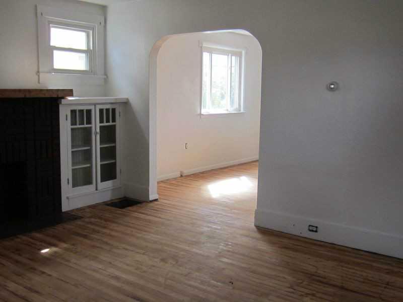 418 Virginia Avenue Rochester, PA 15074 - Photo 4 of 13 Living Room.