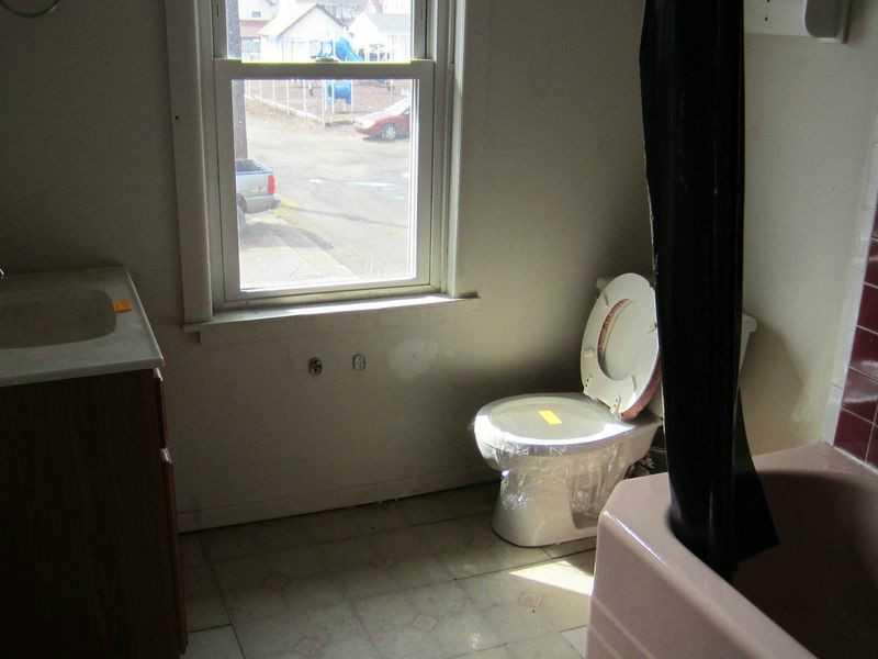 418 Virginia Avenue Rochester, PA 15074 - Photo 8 of 13 Full Bath.