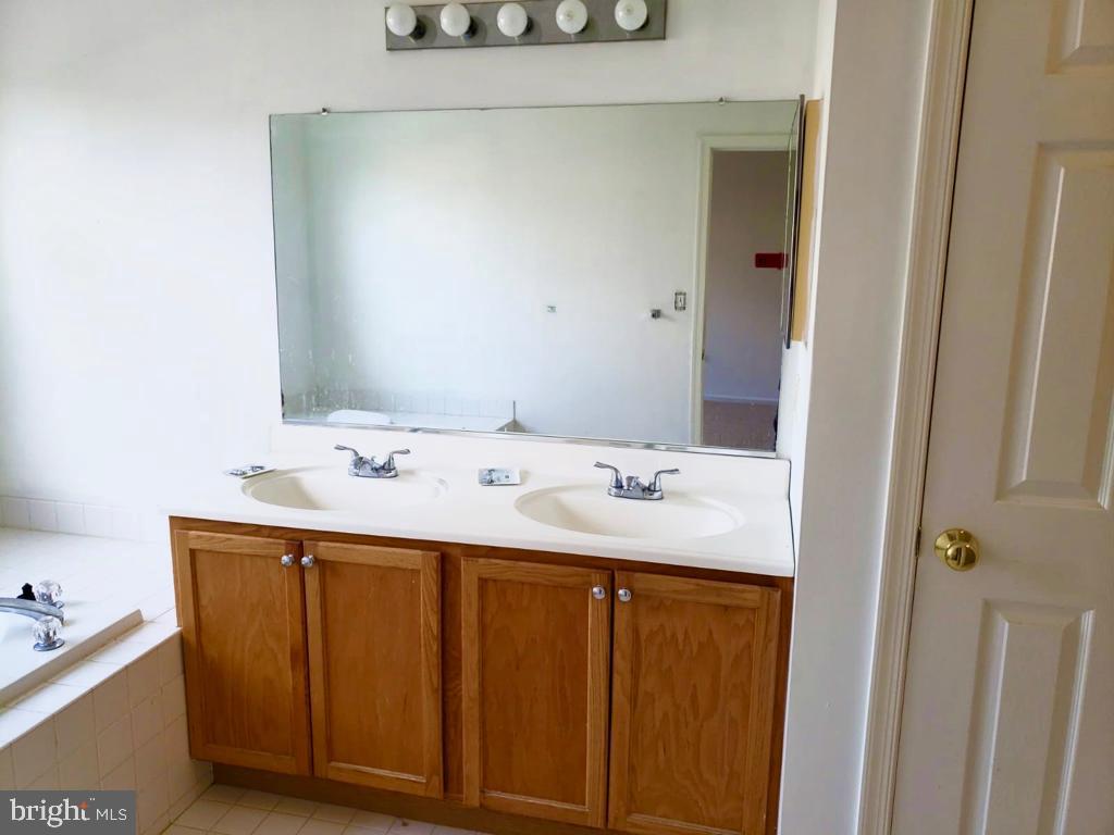 112 Raintree Crossing Hatfield, PA 19440 - Photo 10 of 14 Masterbath Vanity