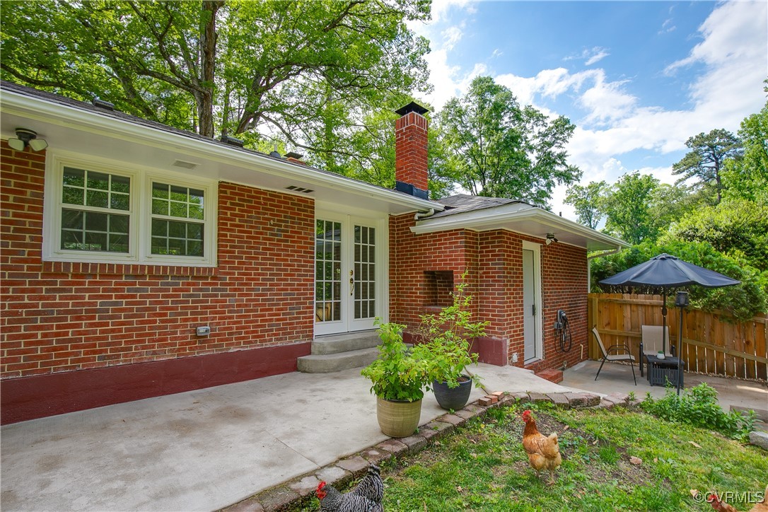 7660 Cherokee Road Richmond, VA 23225 - Photo 30 of 36 a front view of a house with garden