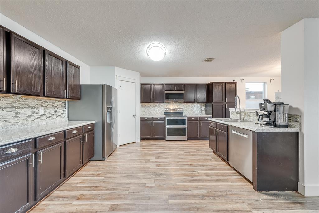 1620 Rialto Way Fort Worth, TX 76247 - Photo 8 of 30 Gallery Image 8