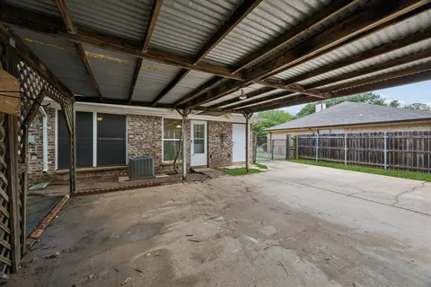 $279,000 | 118 East Denton Drive, Euless, TX 76039