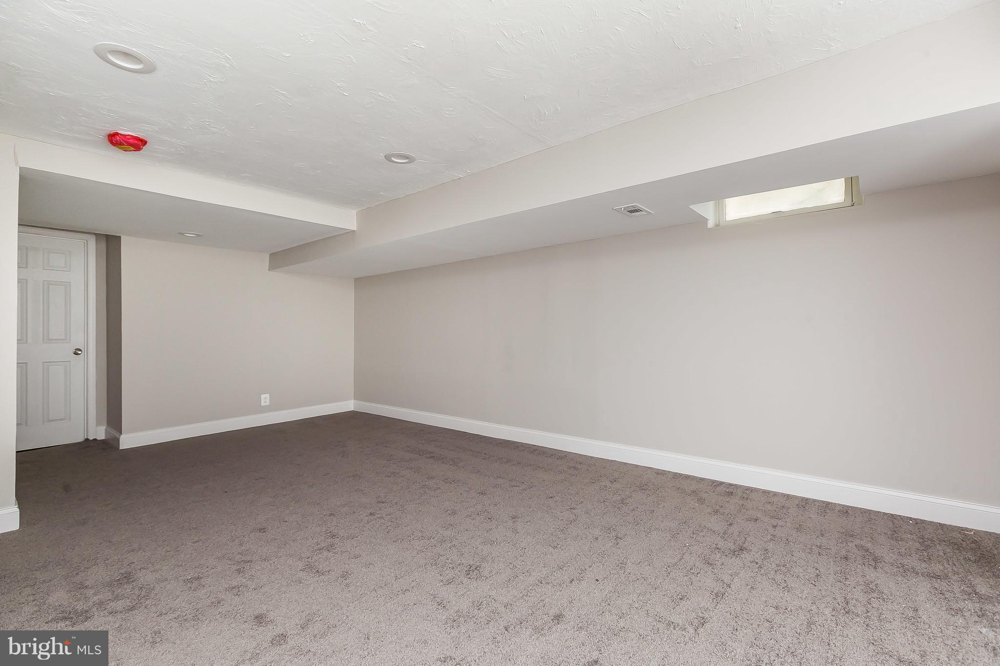 960 Middlesex Road Essex, MD 21221 - Photo 22 of 29 a view of an empty room