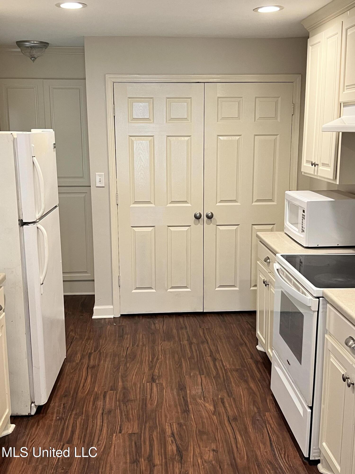 301 Cooper Road Jackson, MS 39212 - Photo 11 of 15 Kitchen