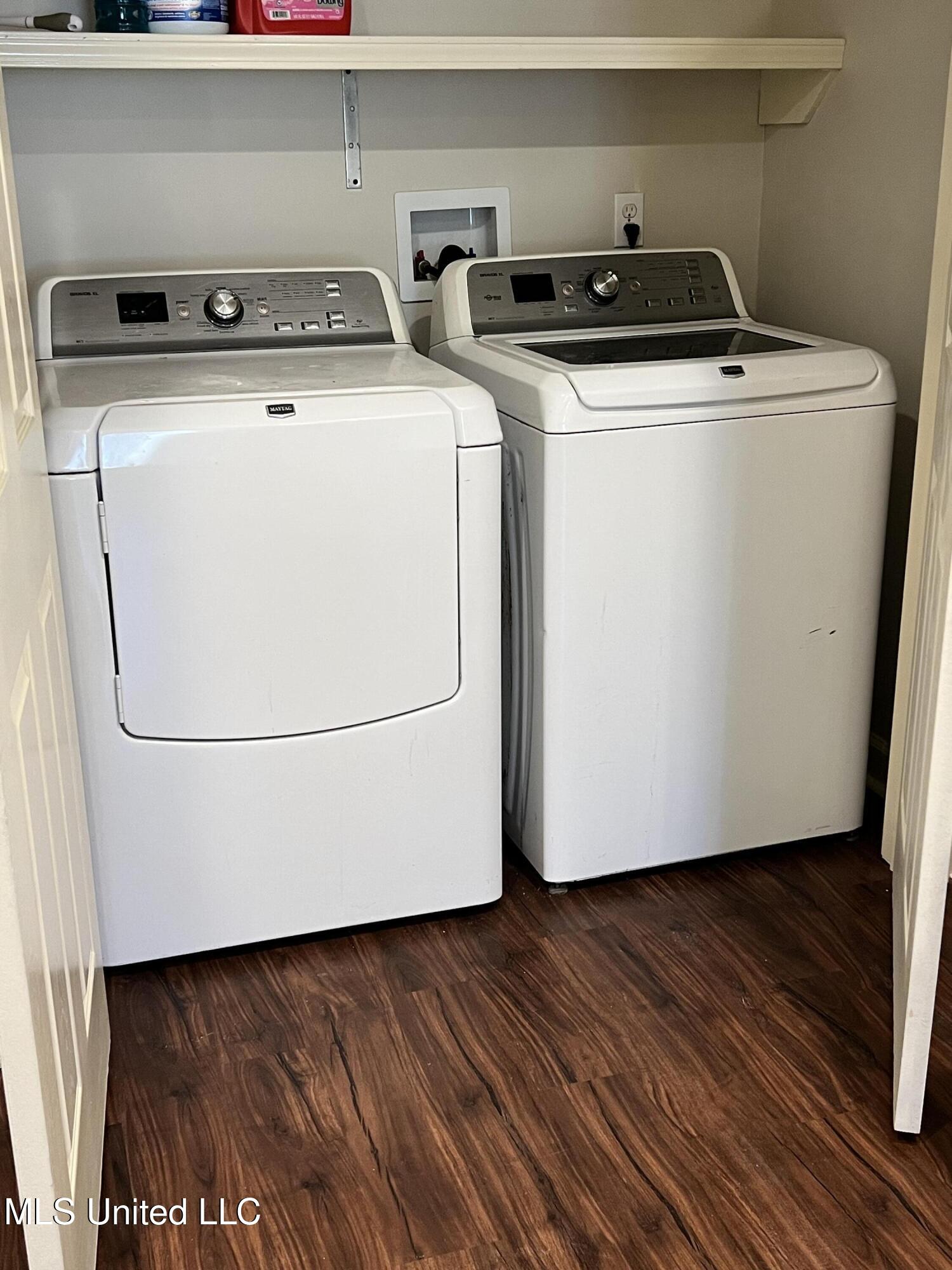 301 Cooper Road Jackson, MS 39212 - Photo 12 of 15 Laundry