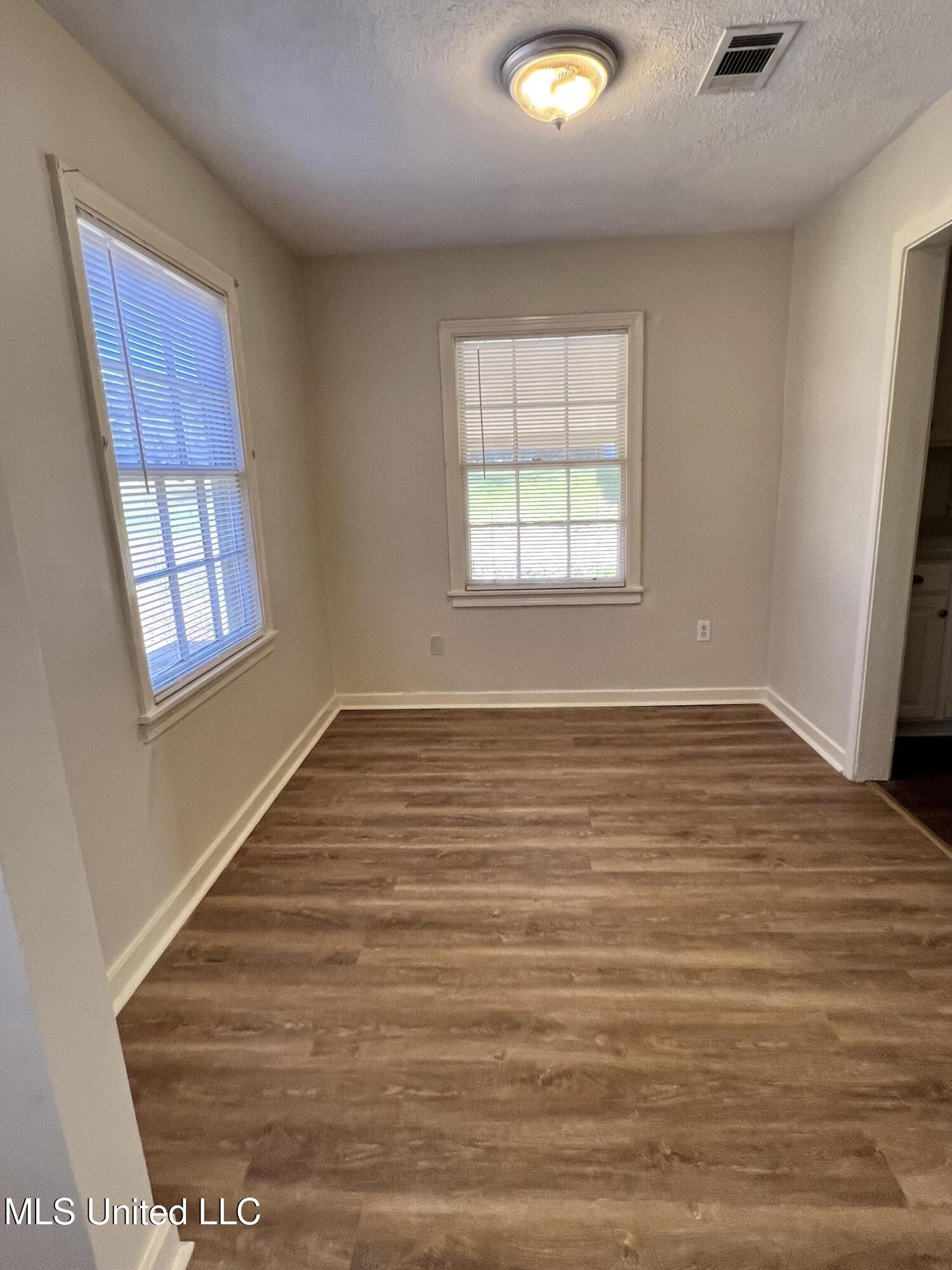 301 Cooper Road Jackson, MS 39212 - Photo 4 of 15 Dining Room