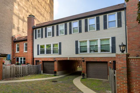 $849,900 | 492 West Belmont Avenue, Chicago, IL 60657