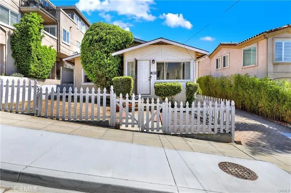 $4,995 | 832 15th Street, Hermosa Beach, CA 90254
