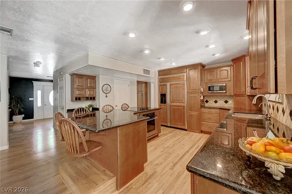 $890,000 | 548 Radwick Drive, Las Vegas, NV 89110