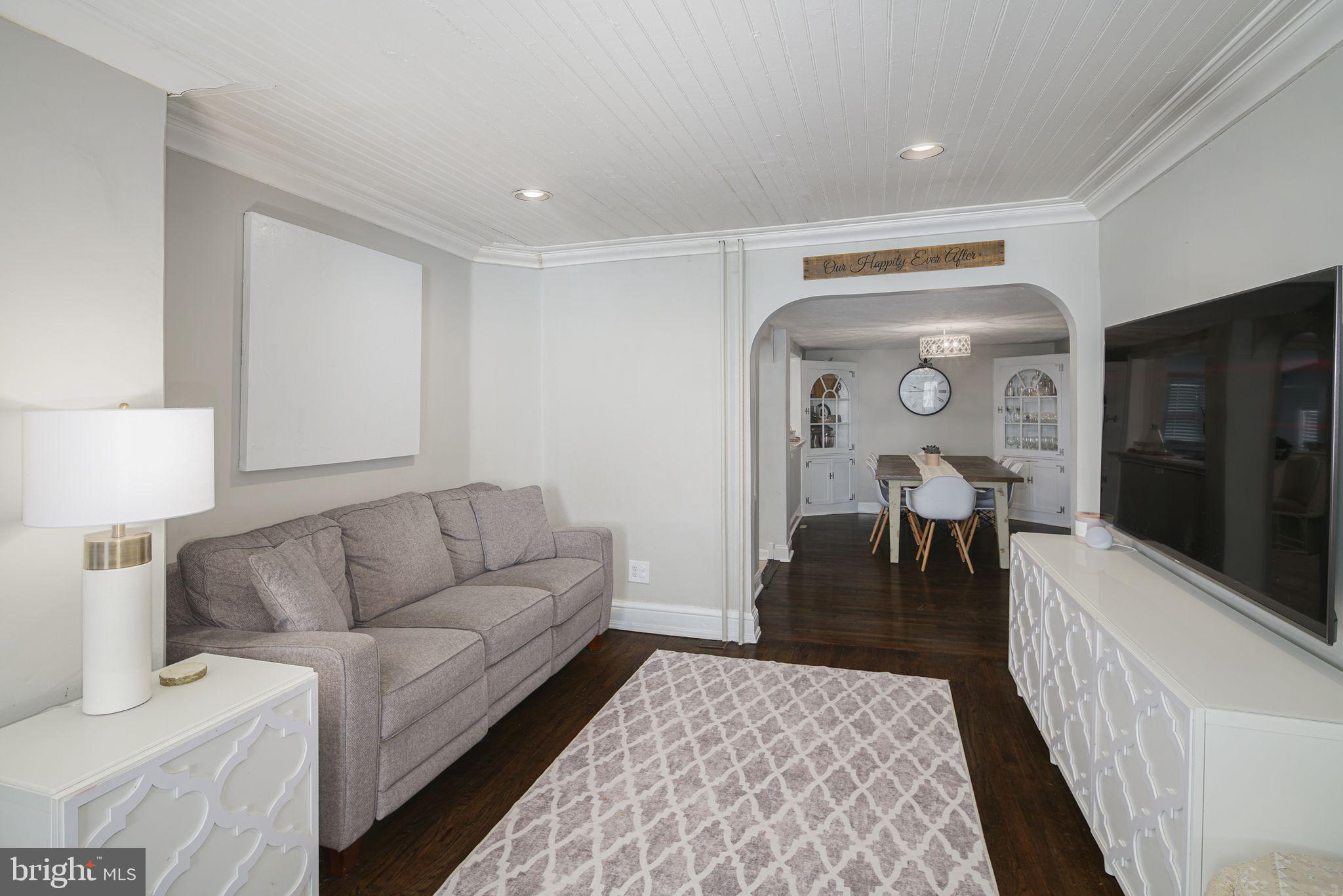 19 Merion Avenue Conshohocken, PA 19428 - Photo 5 of 27 Living Room