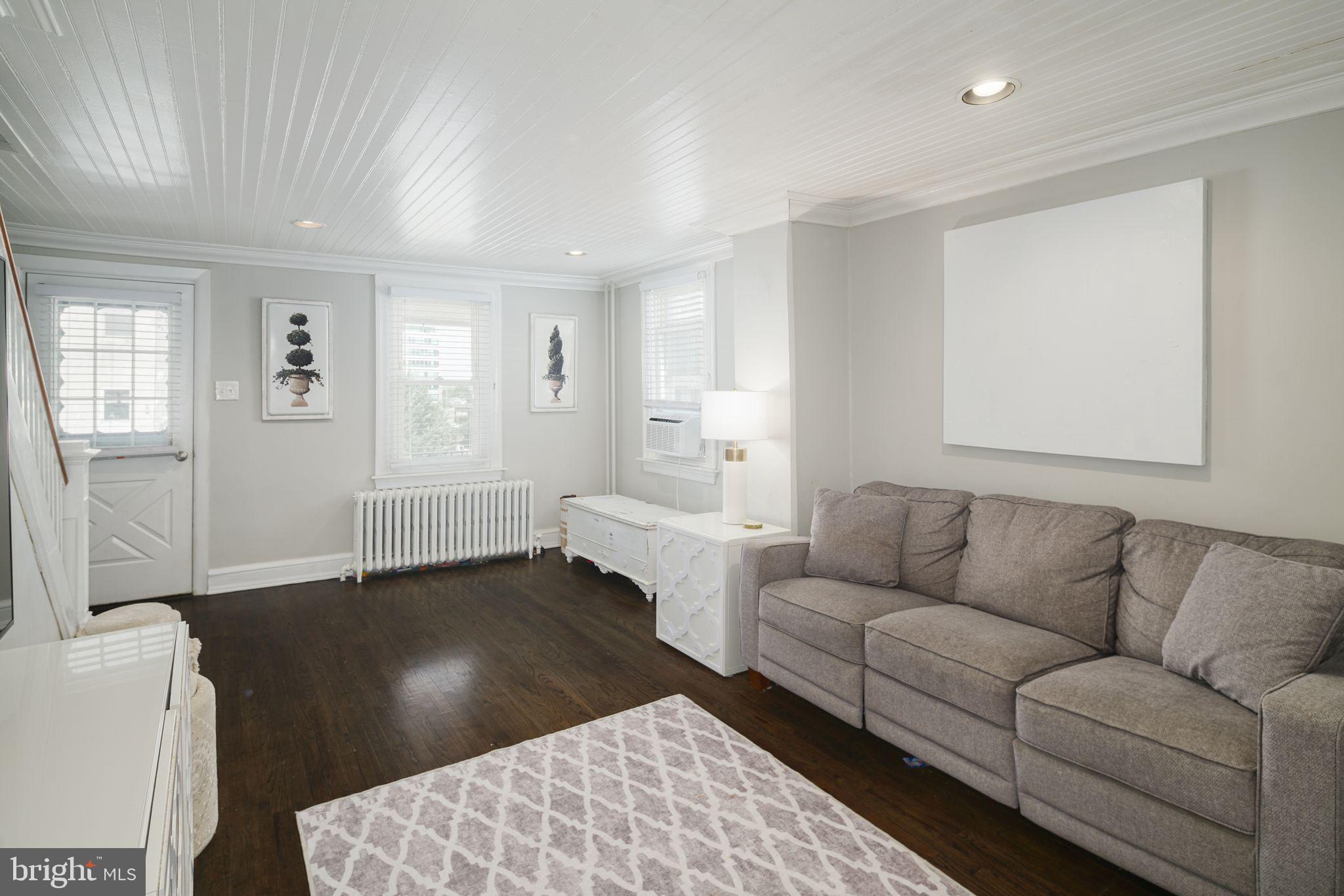 19 Merion Avenue Conshohocken, PA 19428 - Photo 6 of 27 Living Room