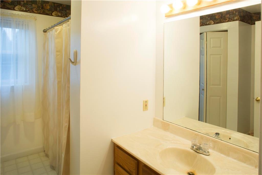 205 Church Road Bucksport, ME 04416 - Photo 13 of 28 1st floor full bathroom with bath tub