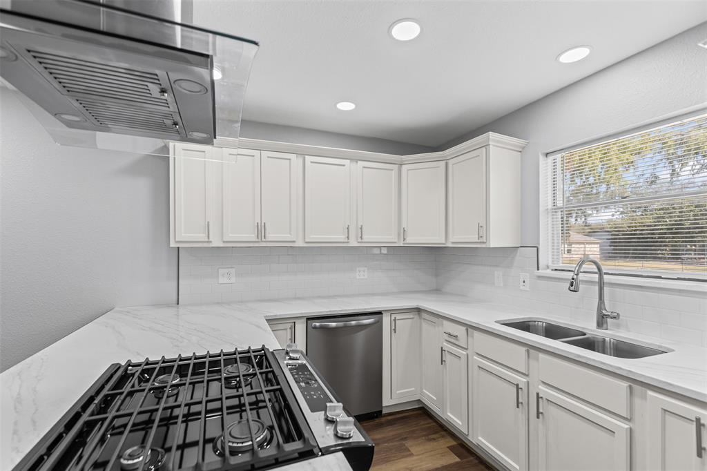 3925 Sapling Drive Balch Springs, TX 75180 - Photo 9 of 24