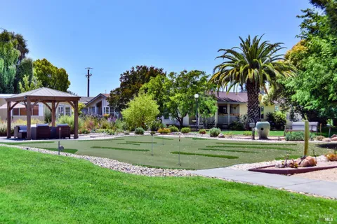 a view of outdoor kitchen