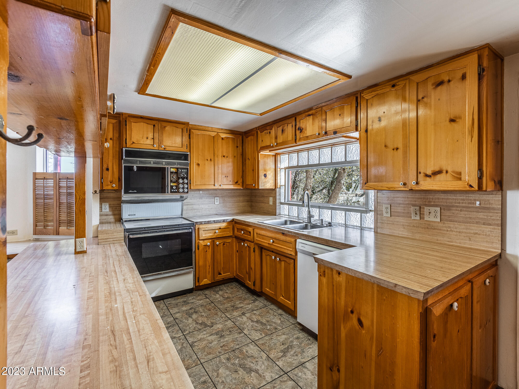 18508 Peeples Valley Road Peeples Valley, AZ 86332 - Photo 3 of 47 18508 S Peeples Valley Rd-12