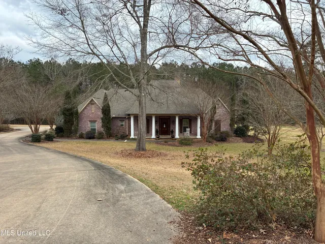 $679,000 | 73 Eola Trail Northeast, Brookhaven, MS 39601