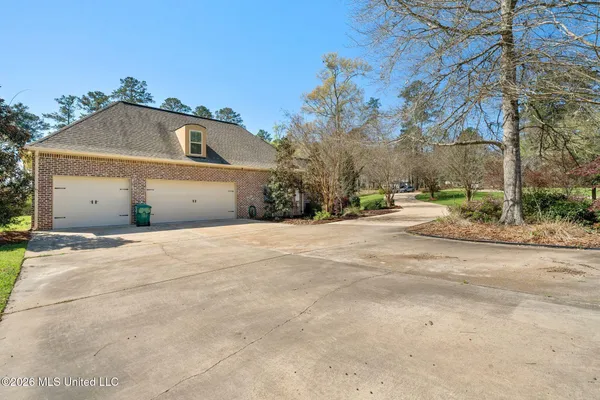 $679,000 | 73 Eola Trail Northeast, Brookhaven, MS 39601