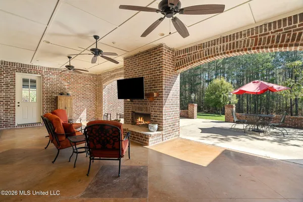 $679,000 | 73 Eola Trail Northeast, Brookhaven, MS 39601