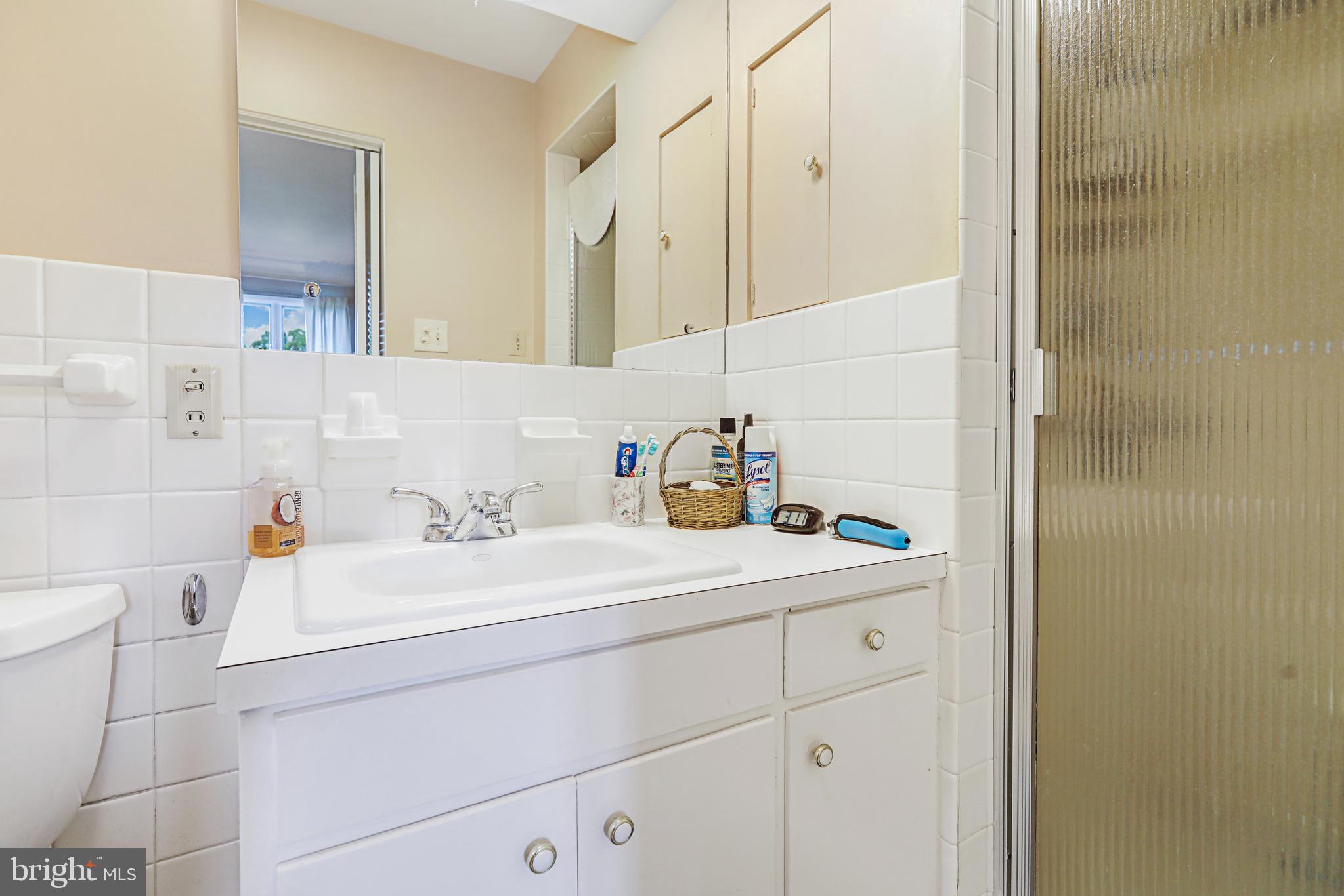 824 Windsor Road Cumberland, MD 21502 - Photo 20 of 28 Shared bath...